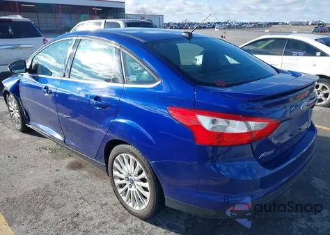 2012 Ford Focus Titanium z USA, uszkodzony, nr VIN 1FAHP3J29CL476496